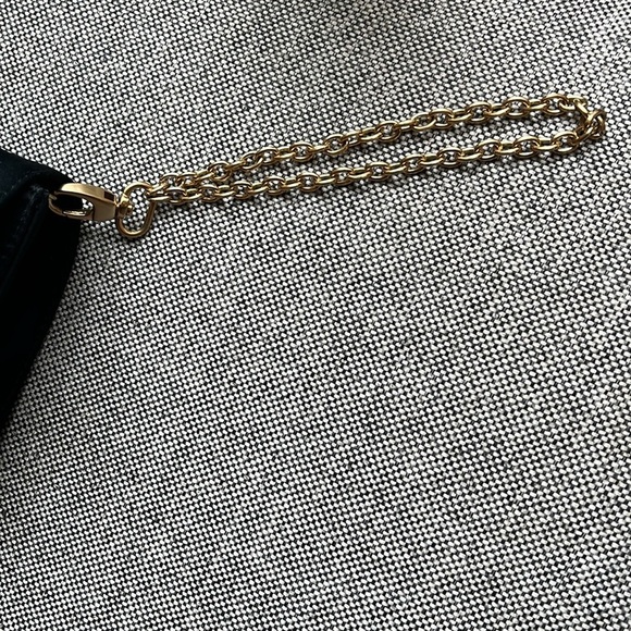 ♟️ Y2K Vintage Circa 2004 Wristlet with Gold Chain handle ✨ - Picture 3 of 15